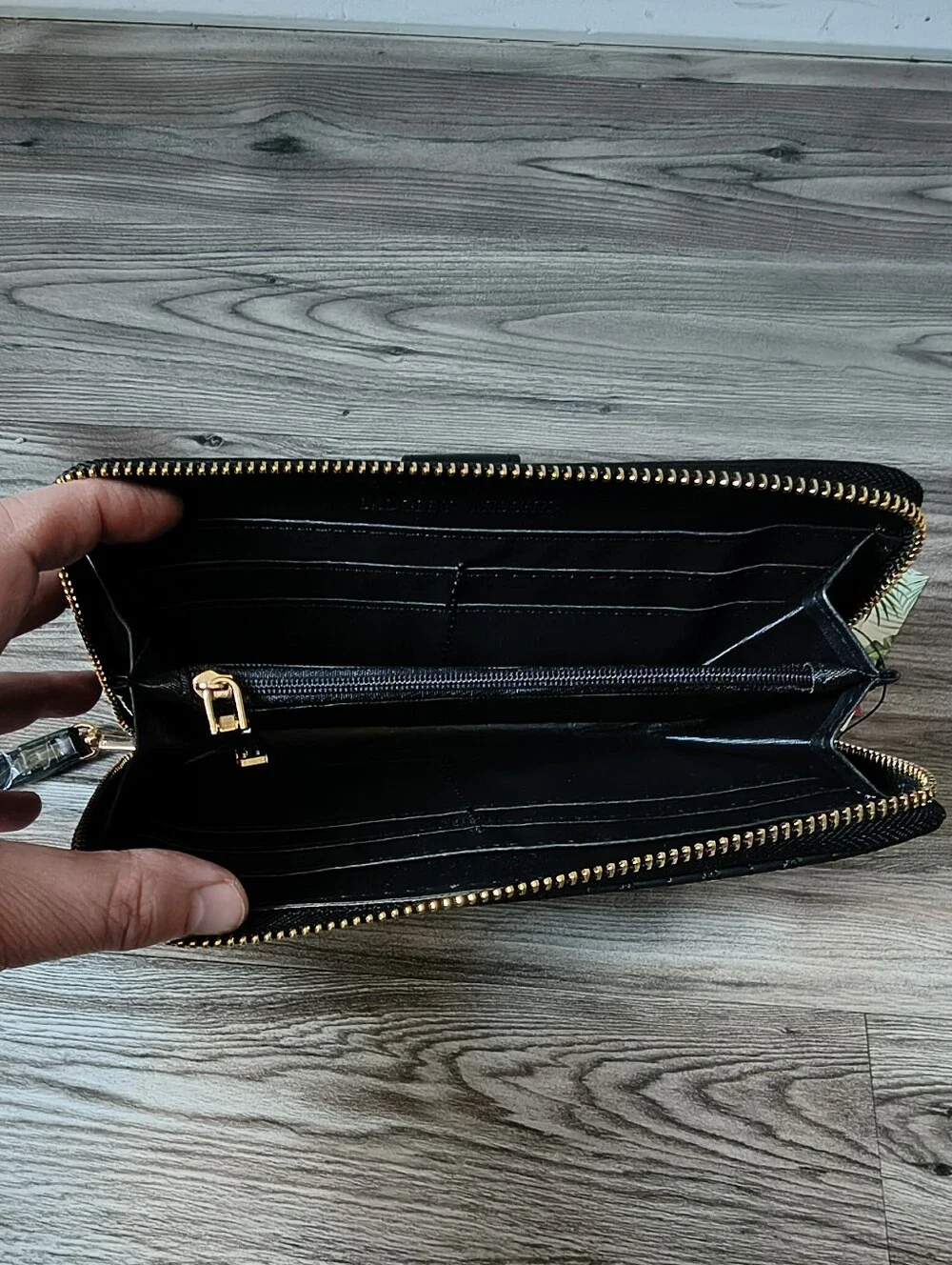 Badgley Mischka Black Quilted Wristlet Wallet With Phone Pocket